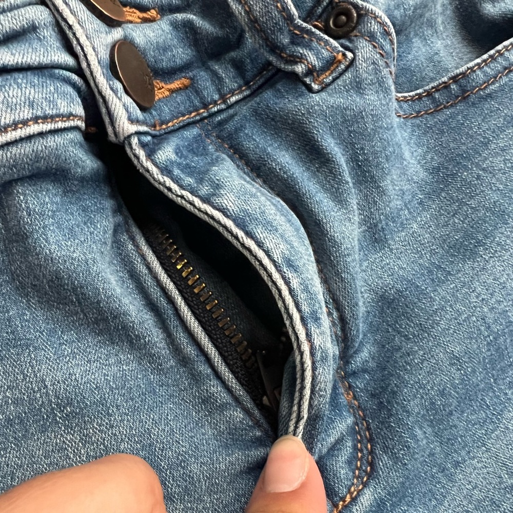 Woman’s NY & Company Jeans 👖 - Picture 9 of 11